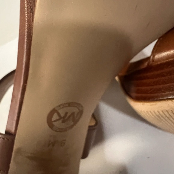 Michael Kors sexy women’s open toe platform sandals, brown, 9 1/2M, pre-owned. - Picture 10 of 11
